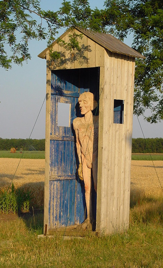 Skulptur mit einer Wache an der Fluchtstraße Andau