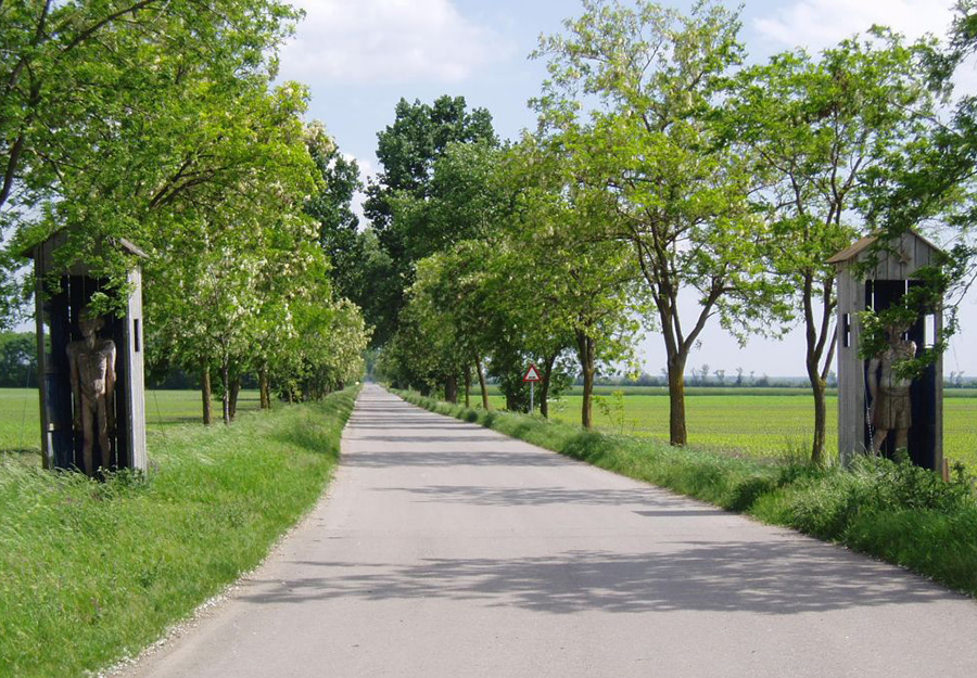 Die Fluchtstraße in Andau mit Freilicht Skulpturenpark