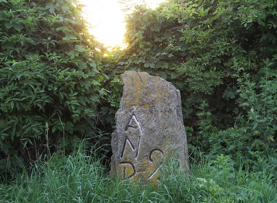 04_sonnenaufgang_fluchtstrasse_kunstwerke Sonnenaufgang über den Kunstwerken der Fluchtstraße in Andau