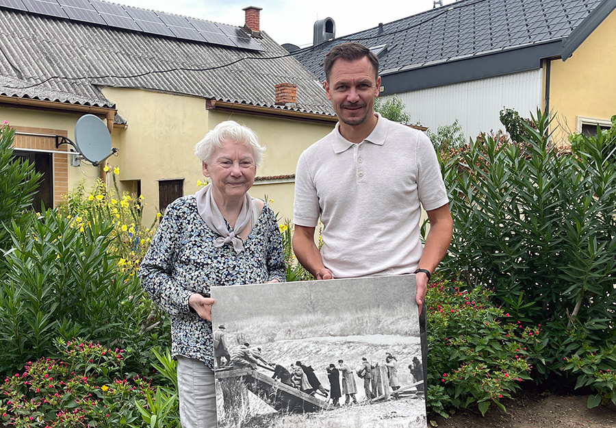 Philipp Pelzer, Bürgermeister von Andau, mit Zeitzeugin Magdolna Bösze